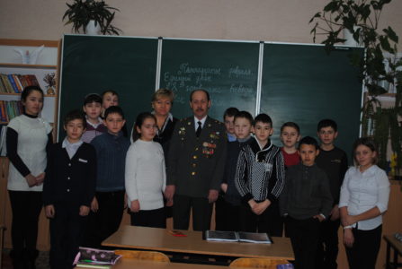 Суворов С.Л. и учащиеся 6-В класса